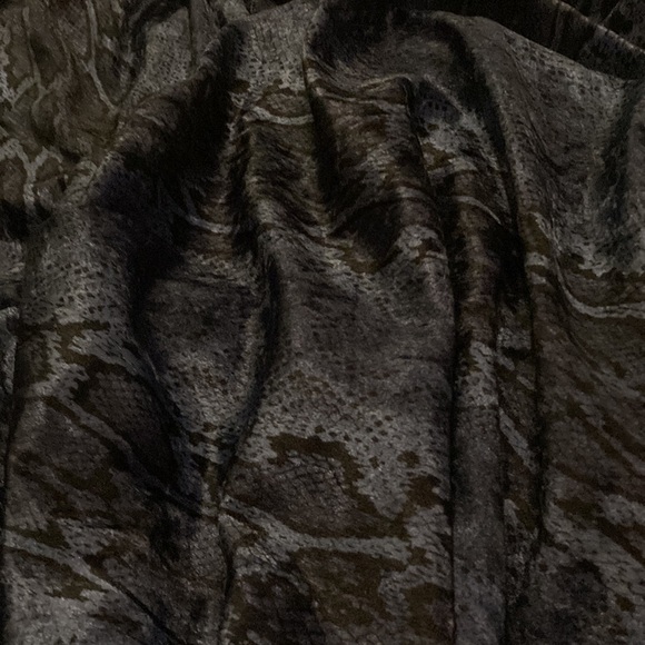 2.5 yards of blue velvety snakeskin pattern polyester fabric - Picture 3 of 3